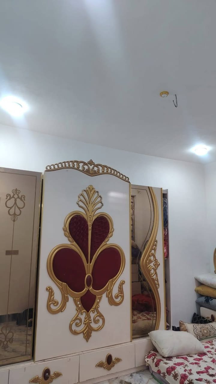 دار للبيع حي النداء 100متر طابق ونصف درجة اولى يحتوي على غرفتين نوم+صالتين +استقبال+مطبخ +صحيات عدد 3مطلوب للمصرف العقاري 100مليون قسط شهري 440 سعر التطلوعة 40 مليون للتواصل خاص او على الرقم التالي ***********
