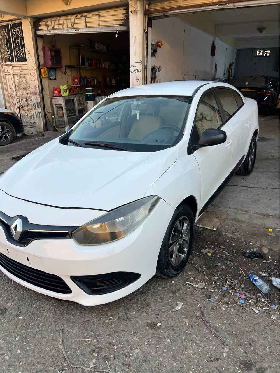 رينو فلونس موديل 2015 
بسعر افيو
بيها اربع قطع صبغ
بدون مصرف
السعر 70 ورقة ومجال
للتواصل واتساب و فايبر
***********
*********** اكر, نينوى
