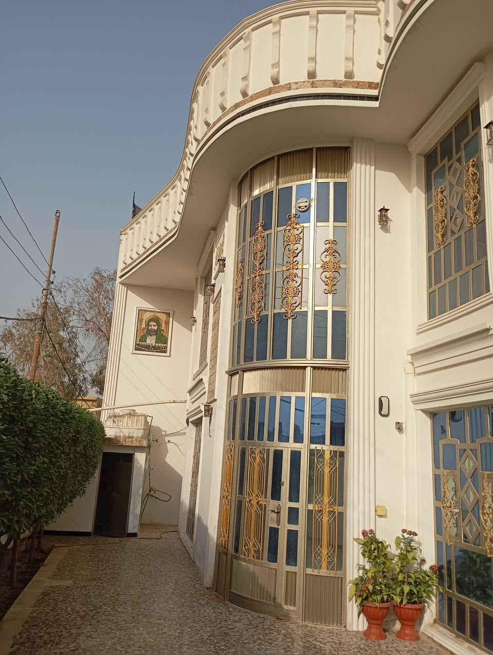 بيت 350متر ركن للبيع العنوان بغداد النهروان الدوام   قرب الشارع العام الاستفسار ***********ملاحضه هاذ رقم صاحب البيت اني مارد علفيس  مكلف بالنسر
