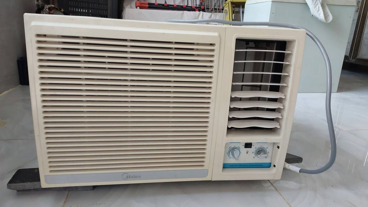 مكيف ميديا شغال للبيع نضيف  ٢ طن تبريد فول الشراي يتصل على الرقم ***********
