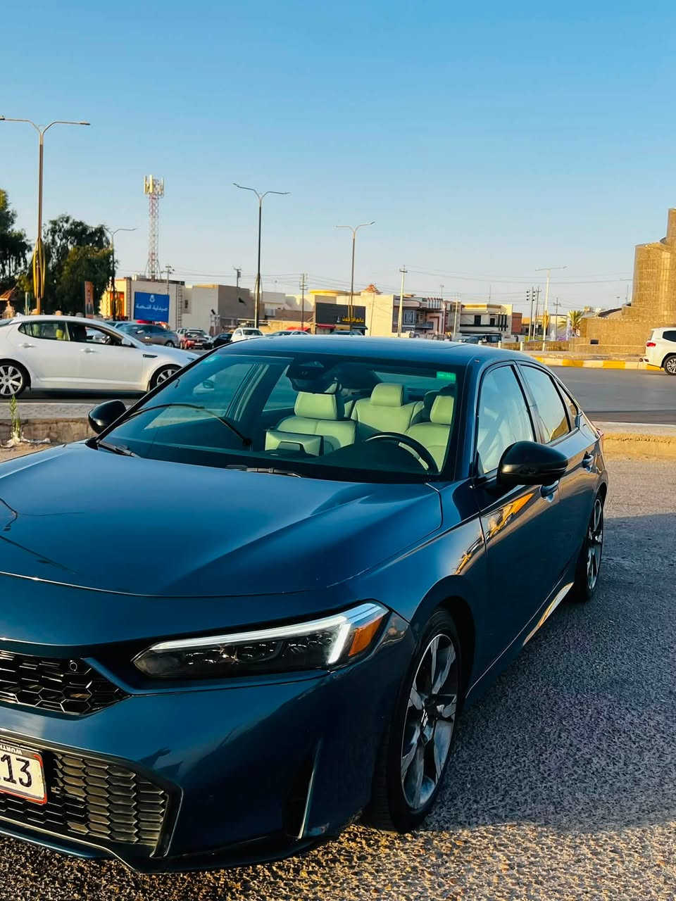 السلام عليكم 

🚘 هوندا سيفيك هايبرد Touring 2025 لون مميز للبيع 

🔹 موديل 2025
🔹 فئة Touring Hybrid
🔹 محرك 2.0L Hybrid
 🔹گير e-CVT أوتوماتيك
🔹 دفع أمامي FWD
🔹 شاشة وسطية كبيرة
🔹 Apple CarPlay & Android Auto
🔹 المسافة المقطوعة 17.000 الف ميل فقط 
🔹 كاميرا خلفية
🔹 حساسات أمان ومساعدة السائق
🔹 مثبت سرعة متكيف
🔹 نظام المحافظة على المسار
🔹 تشغيل ودخول ذكي
🔹 مقاعد أمامية مدفأة
🔹 مكيف أوتوماتيك
🔹 إضاءة LED
🔹 جنوط رياضية
🔹 لون الداخل ابيض ومطعم باسود 
🔹 لوحة  السيارة انبار 15
🛠️ حالة السيارة: ( الحادث )
▪️  بالصفحة اليسار  كما موضح بالصور 
        وراجع كله بلادي بدون تبديل اي قطعة  
        بچم كبس حادثها خفيف وتوجد طخة في البراكيت الشاصي الامامي الايسر كمل موضح من جهه الدعامية بدون فتح البچم
حالة المحرك والگير جيدة جداً بدون اي مشكلة

📍 السيارة موجودة في الانبار : الفلوجة 
 
السعر 160 وبيها مجال بسيط 
( *********** ) للتواصل
