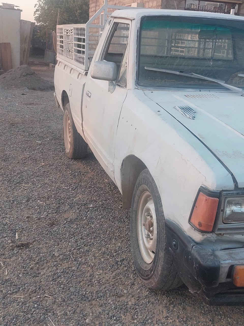 للبيع بيكم داتسون
سنويه عظم جاهزه بس محتاج هزه بيها كوبون بانزين 
السعر ١٥ ورقه بيها مجال 
***********
***********
