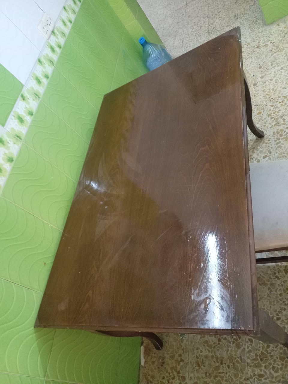 كيرين طعام
الجوزي زان الأصلي وياه كرسي واحد ١٠٠ الف
والثاني وياه ٤ كراسي
ب٧٥ الف
خشب قوي
***********
