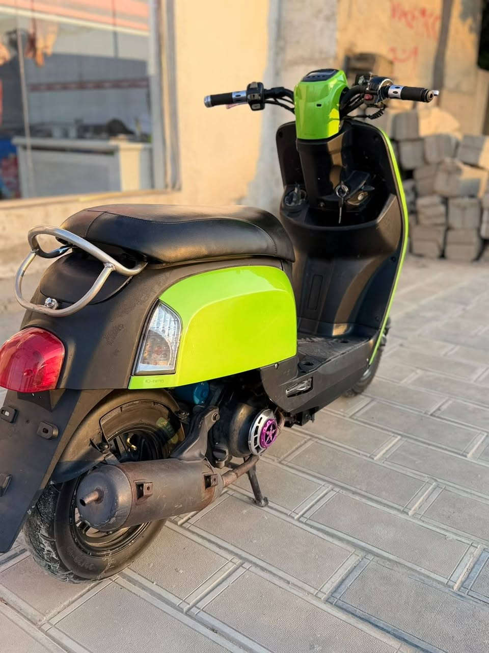 بوليس نوزل للبيع
موديل ٢٠٠٩ الدراجه جديده وجاهزه ما عايزه برغي بيهاهَاي اضافات بيها يدات بريك اصلي بيها دبلات رياضي بيها ويل مشيف اصلي بيها دبل خلفي سبع الوان بيها قبق فلاوين رياضي لايت عدسه كهربائيات كلها تشتغل  مكاني بابل مركز سعرها ٦٢٥ بيها مجال
***********
