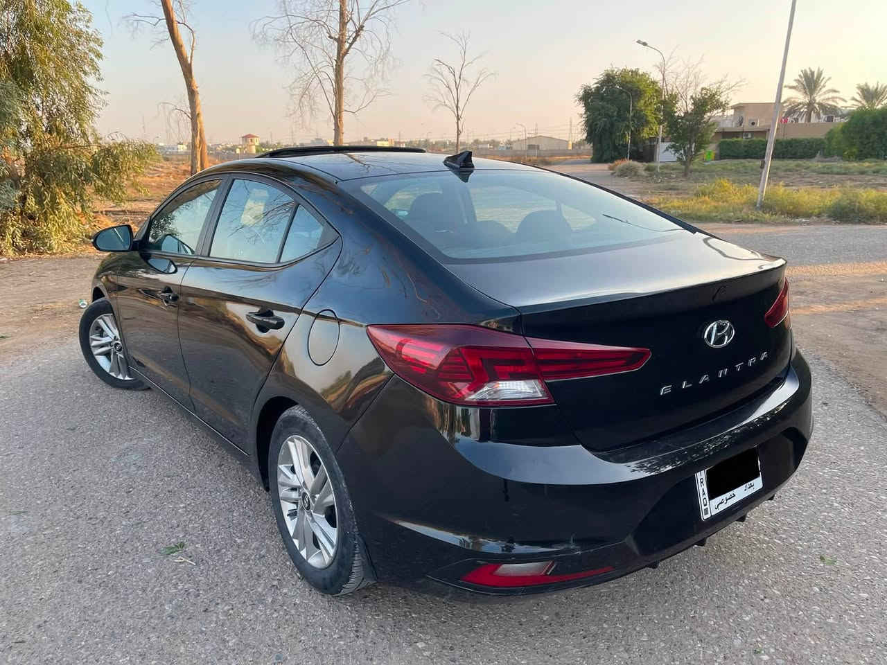 النترا موديل 2020 وارد كندي فول مواصفات
بصمة
فتحة سقف
ثلاث انظمة قيادة
محرك 2000
گير At 
تدفئة كشنات
تدفئة ستيرن
رادار خلفي 
تخم تاير جديد
حادث بسيط جداً كما موضح بالصور
ايرباك دشبول راجع سيستم
العنوان - بغداد
***********
السعر خاص
