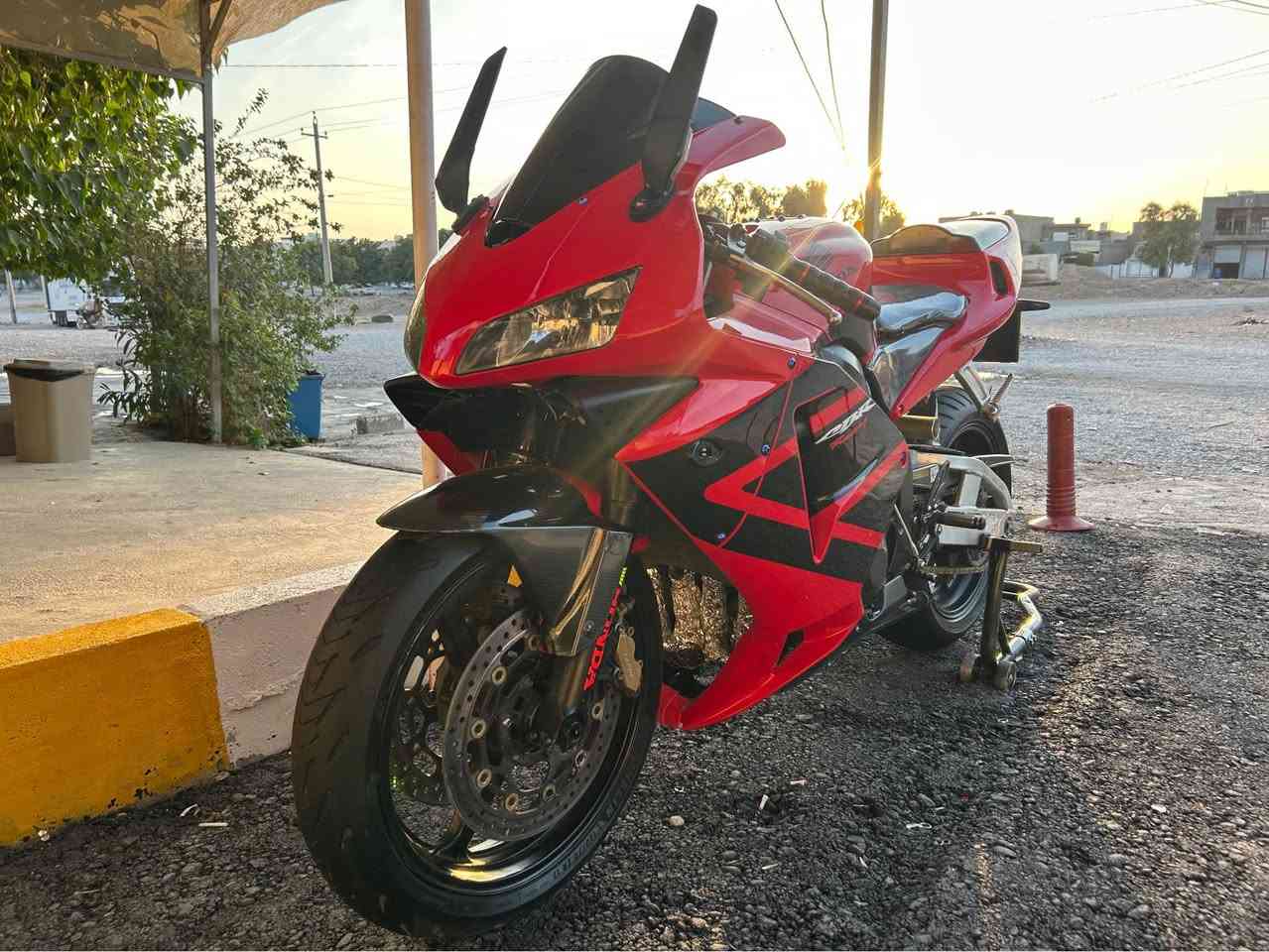 سلام عليكم 🫡 
Honda 600RR
مةكينه- كةپس يةك برخوي دةسكاري نةكراوه
رؤنوفلتةري بيلادي لةسةرةو نوئيه 
ماتؤرةكة ٩٠٪؜ پاكةو مةسروفي ٢٥٠ تيا نيه 
كارابايو هةموو كياني بة شةرته 
وةسفي ناوئت مالي پاك دياره
27 قفل - بةس مشتةري تيل بكات تكايه كؤمئندو مةسج مةكةن . رئزم بؤ مالي هةموو لايك .
كةلار
*********** كالار, السليمانية
