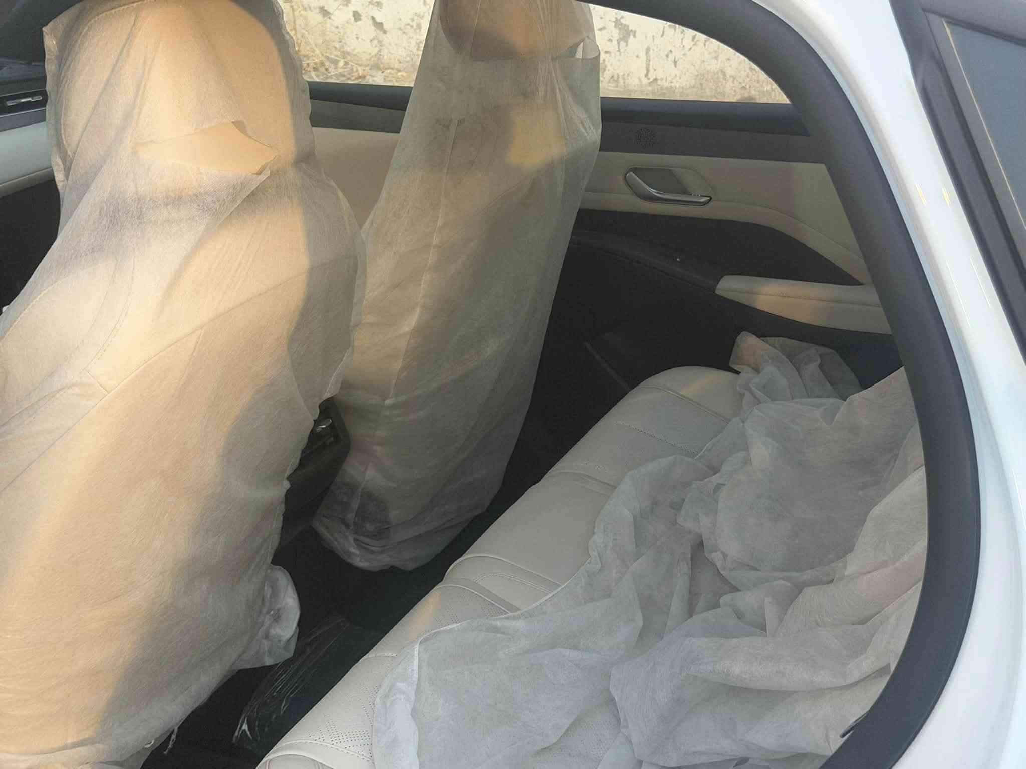 السلام عليكم . بي واي دي كن بلاص داخل ابيض زيروو صفر كيلو متر مرقم بغداد كامل السعر جوة السوك 21500 سعر نهائي مكاني بغداد العامرية ***********

