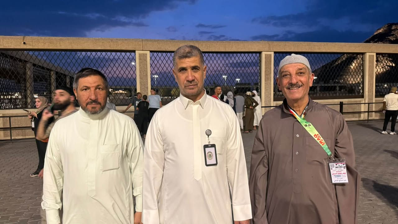 بفضل الله تعالى خرجت قوافل
المتعهد( ظافر محمود السبتي )قوافل البر والجو  رحلة 9/18 الى مزارات المدينة المنورة ولله الحمد والشكر جميع معتمرينا بصحة وعافية نسأل الله لهم طيب المقام بجوار الحبيب المصطفى عليه الصلاة والسلام 
مستمرين باستلام جوازات الرحلة القادمة 
رحلة يوم 2026/10/10 براً و جواً
للاستفسار 
***********
مكتبنا الرمادي شارع 17 تموز مقابل اعدادية العلم النافع 
#ظافر_محمود_السبتي_للحج_والعمرة
