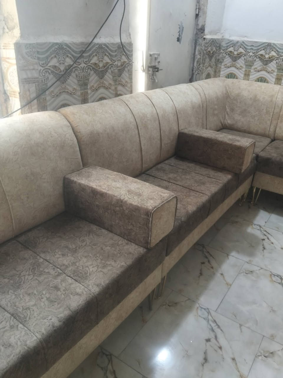 السلام عليكم ديوان 32 نفر للبيع نظيف تفصال مو سوقي ناصريه حي اريدو ***********
