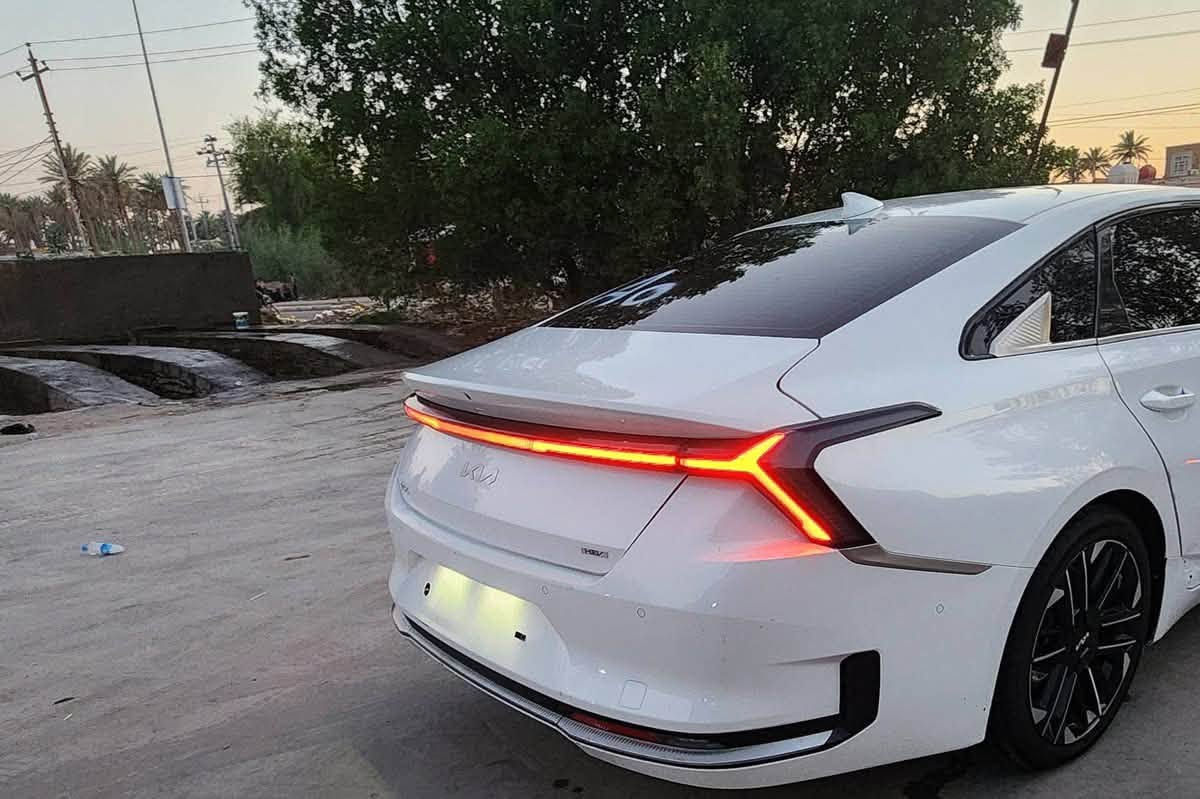 السلام عليكم K8 موديل 25زيرو اعلى مواصفات هايبرد بانزين ضرر موضح بالصور تبديل بابين مرقم حره تحويل مباشر *********** 
***********
