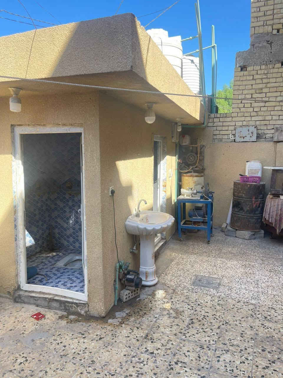 عقاري للبيع مساحه 190 متر طابو صرف الطابق الاول متكون من استقبال ومطبخ وصاله وغرفه وصحيات خارجيه وداخليه
الثاني غرفتين وصاله وصحيات بناء حديث 
المكان كربلاء حي اليرموك قرب سايدين المستوصف 
قريب على سوق الوسط ومدارس وخط كيات حي العامل
السعر 220 وقابل للتوافظ 
اي ستفسار الا تصال على الرقم 
***********
ابو جنات الحسيناوي
عقاري للبيع مساحه 190 متر طابو صرف الطابق الاول متكون من استقبال ومطبخ وصاله وغرفه وصحيات خارجيه وداخليه
