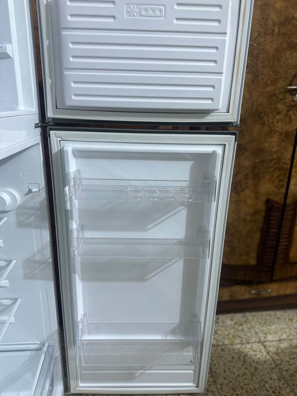 ثلاجة مستخدمة سنة اخت الجديدة نظيفة
مكان بغداد حي العامل 
لتواصل. ***********
