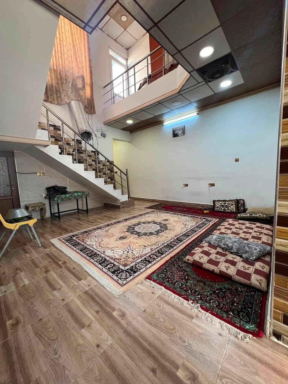 دار للبيع مساحه 100 متر عنوان كركوك دروازه طريق سليمانيه فرع مقر كوران خطين ماي سعر 48 ومجال  استفسار واتساب ***********
