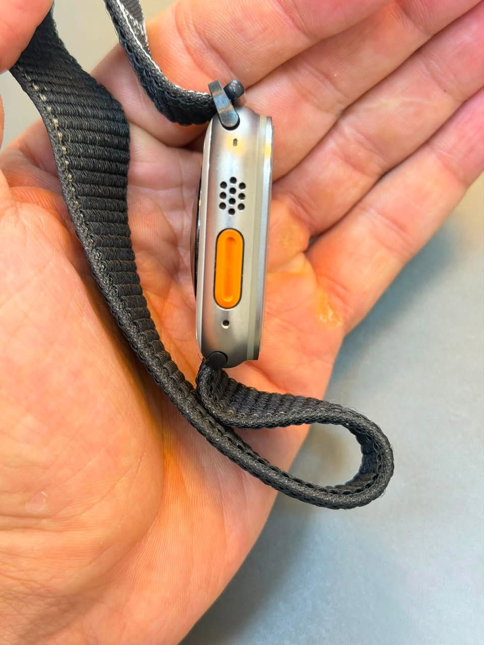 السلام عليكم ساعه ابل Toi's Apple Watchاصلي البيع الجيل الاول اولنضافه100%100 البطاريه 93 بغداد ***********
