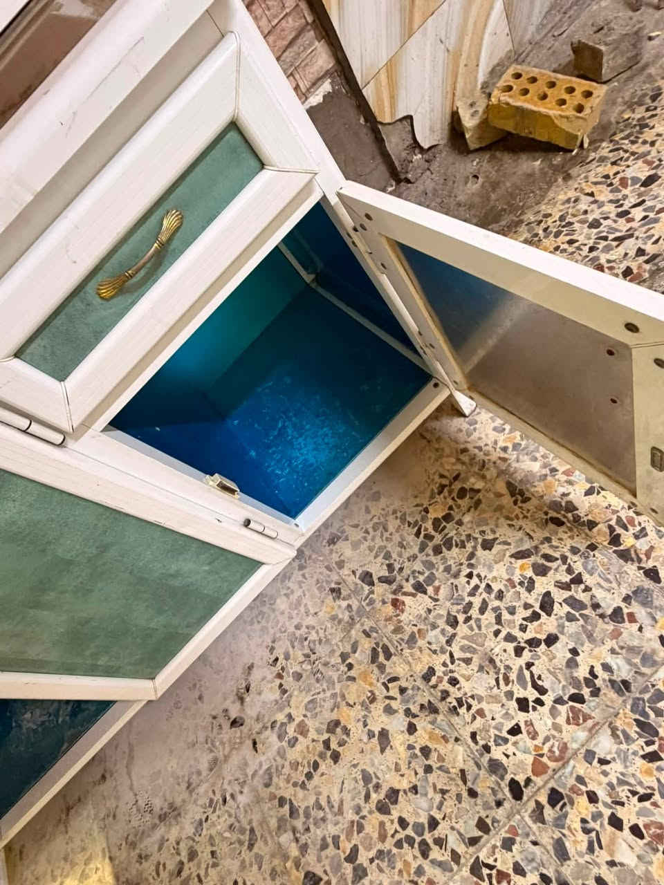 سلام عليكم سنك آخو الجديد كلشي مابي نضيف هواي مستعجل على بيعته سعره 130  مكاني بحي العامل الرقم ***********
