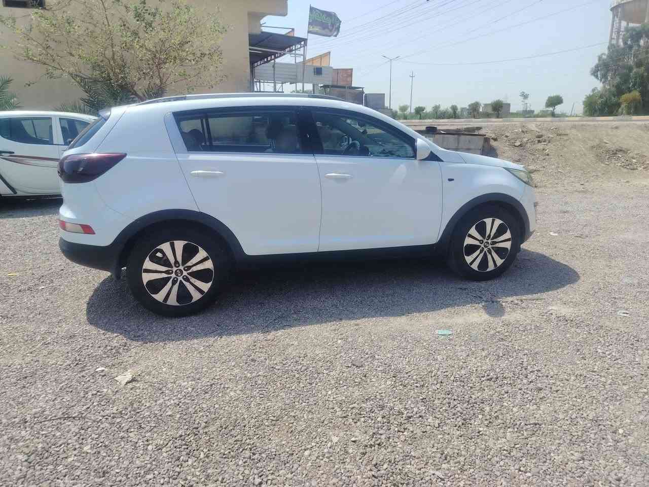 السلام عليكم كيه اسبورتج موديل ٢٠١٤ رقم ديالئ مبدل بيهه باب اليمنه الامامي والخلفي السعر ١٣٥  رقم الهاتف***********
