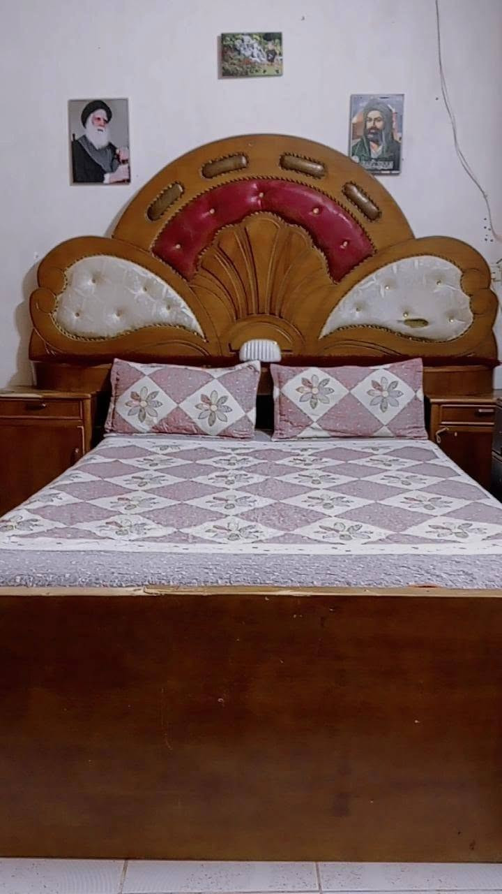 غرفة اخشاب طابقين مع دوشك  بيهه اضرار بسيطه السعر خاص العنوان الجلبيه سوق ابو جميغ اليريد يراسلني ع واتساب ***********
