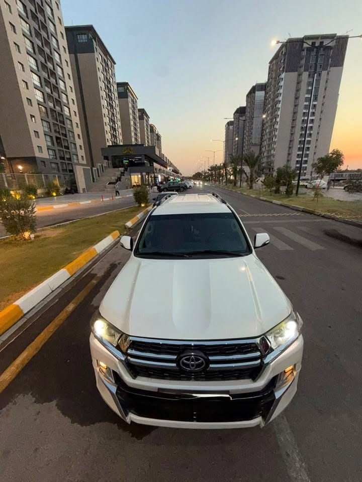السلام عليكم  
لاندگروز ( جكسارة) للبيع 2008  VXR  رقم اربيل الجديد وسنوية بأسمنا 

ماشيه 136 الف كيلومتر حقيقي ووين ماتحب افحصها 

محدثه 2020 مكفوله من الحادث

فقط صبغ حزام لغرض التحديث 

التكم والقمارة مكفولة

المواصفات معروفة

كاميرا خلفية
بصمة
مثبت السرعة
نوافذ كهربائية
شاشة
مصابيح زينون الأمامية كشافات LED 

شاشة أبل كاربلاي واندرويد اوتو 
التشغيل عن بعد

السيارة نظيفة وجاهزة و مصروف عليها وبيها كتاب موافقة مال تظليل سنة كاملة 
 
السعر المطلوب 260 ورقة ( 26000) الف دولار وبي مجال ان شاءالله 

مكان السيارة بغداد الكرخ 

*********** واتساب ابو احمد
