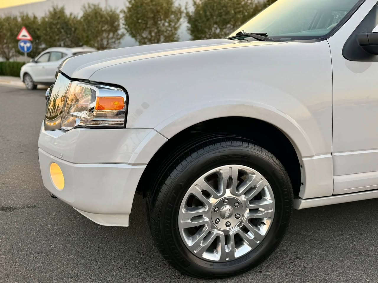 ﷽
ارخص سعر  159$ قفل🔏🔥🔥👋🏻👋🏻

                         FORD EXPEDITION 2013 LIMITED
▫️فورد أكسپديشن موديل 2013 ليمتد
🔹مواصفات خليجى وكالة شريكة نيڤا
🔹مواصفات LIMITED  فول مواصفات ١/١ 

▫️محرك V8 5.4L تمانية سلندر محرك مرغوب✅
🔹كير و محرك بشرط مامفتوح📦✅
بدون صوت و بدون صرف بدون خلل شرط فحص
🔹ماشية 88 الف كيلومتر حقيقي📦📦

🔹سيارة جديد حديد داخل و خارج كل على وضع بلادي 
🔹 بيها اتنين سويج بيلادي موجود✅

▫️سيارة كلين تايتل وكالة شريكة نيڤا
🔹مكفولة كفالة عامة دعامي للدعامي بشرط✅
🔹 بدون صبوغ بدون بارد و بدون شخت و رصعات
🔹سيارة حيل حيلوة جديد جديد ماشاالله📦📦

▫️مواصفات ليمتد
( بصمة . فتحة . فور ويل . داخل بيجي ر . رادار . دوصات كهربا . صندوق شفت . راص DVD . كود باب . تشغيل عن بعد  . شاشة . كشن جلد . كشن تتفيئة و تبريد . كشن و ستيرن خزن . كشن خلفي كهربا . تبريد مركزي . سكليتر كهربا . حصاص أمامي و خلفي . مراي شفت . بعد هواي مواصفات )

◽️اربع تاير ويل جديد ويل بيلادي حجم 22
🔹سيارة شرط بدون اى نواقص گير و محرك و حدادي و كاهرباى كل بشرط
🔹سنوي و رقم و هزة جديد سنوي بأسمي
🔹 نفسي يوم / تحويل و كاله حاظر
🔹 مكان_🌆 سليماني

◽️سعر_ 159$ قفل 🔐🔥
◽️موبايل_ ***********
____________________________________
