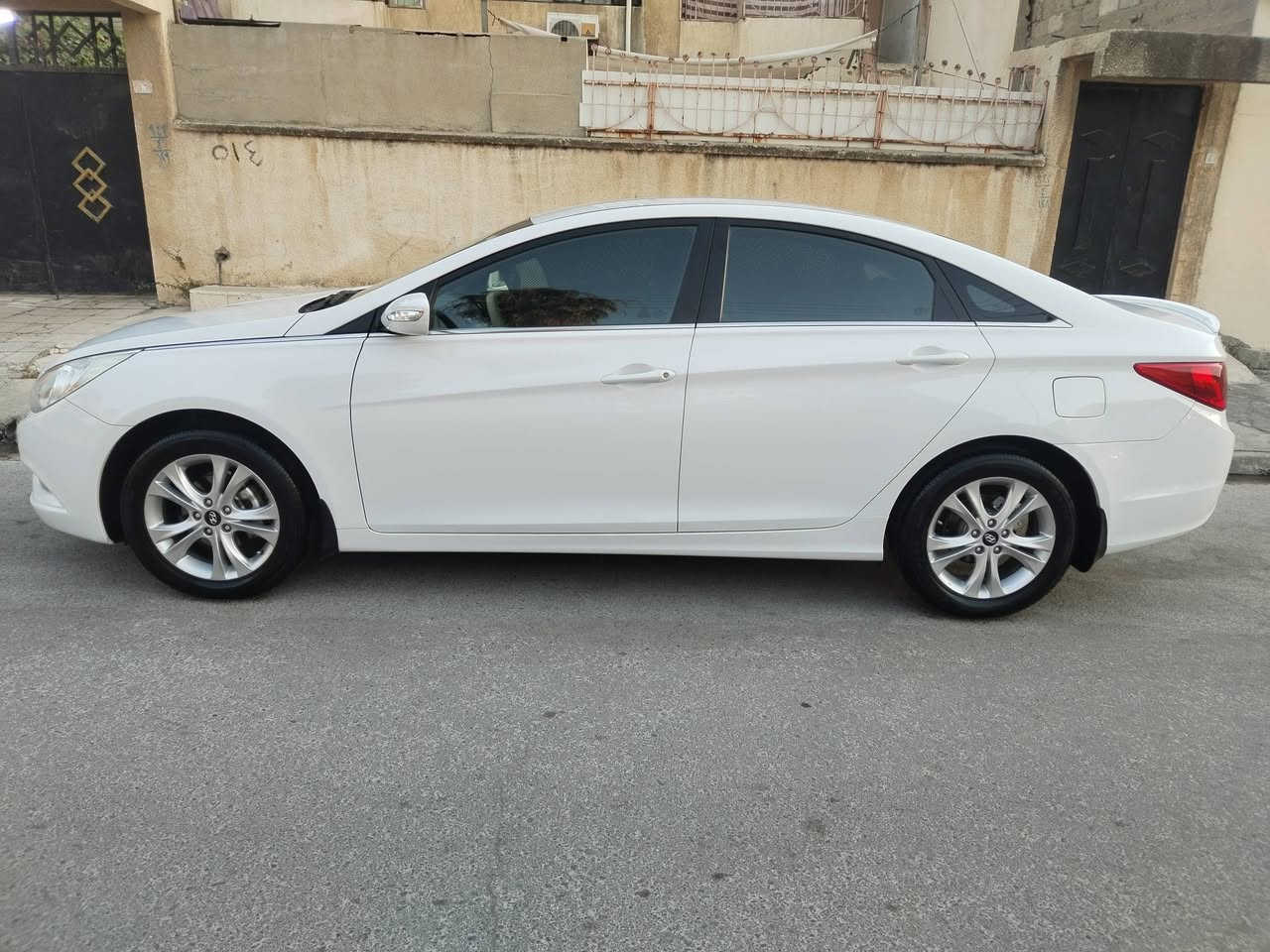 السلام عليكم سوناتا للبيع 2012 لا صبغ ولا بارد سنويا جديده مكان السياره موصل *********** بي  وتساب السعر 130 و بيه مجال
