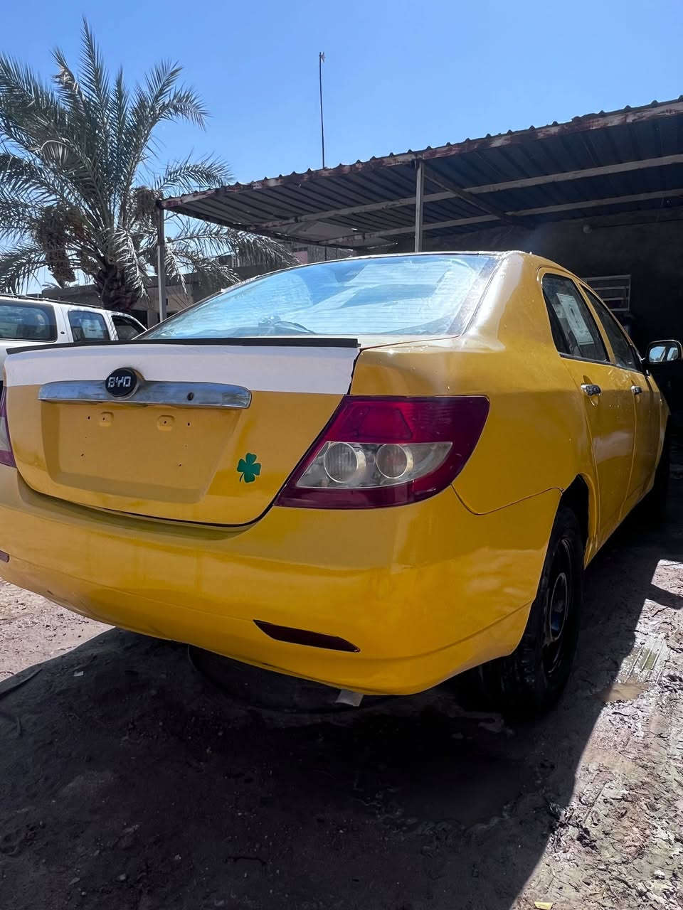 سلام عليكم مرخصة صاحب الكروب 
بي وايدي موديل 12 
مكينه وكير جدد 
كير فول اوتو 
مكينه خير من الله لا تنقيص ولا تبخير 
مصفره غرامات او هيئه 
رقم بغداد انكليزي 
سنويه جديده 
مداور مباشر 
تخم تاير ويل جدد 
تبريد ثلج بي ربط كله جديد مسوي 
كهربائيات نضيفه ومابيه نقص
داخل جدد سياره مال شغل خير من الله بوجه للشارع 
سعره 38 وبيه مجال او مراوس 
مكاني حله ناحيت نيل 
رقمي اتصال ***********
واتس فقط ***********
