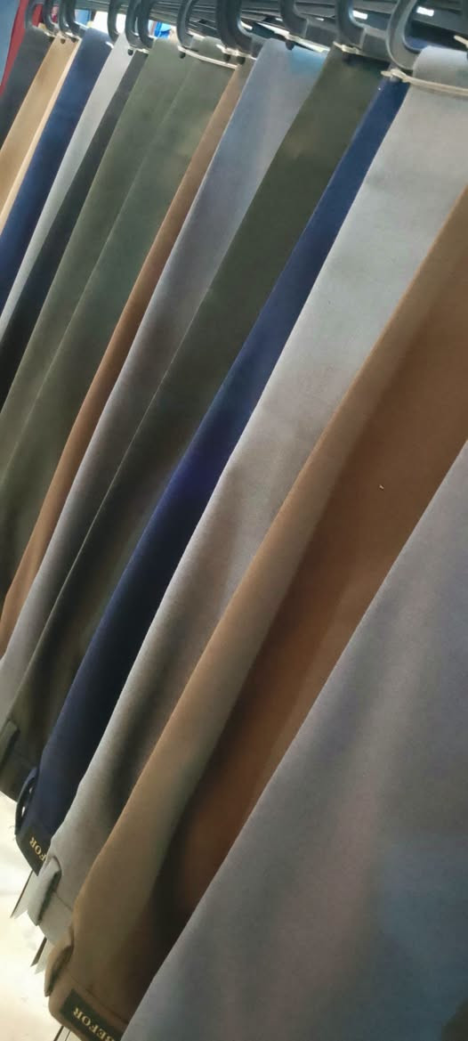 يا الله عروض على القطع الأخير 🔥💯👇
بسعر 15.000 الف دينار فقط سعر مغري 
بنطرون رجالي رسمي ماركة بي فور الإيطالية
القياسات المتوفرة 
44/ 3الوان 
42/ 1لون
40/ 2لون
36/ 3لون
34/ 5لون 
العنوان :-داخل عمارة الحاج عاشور 
مجاور كراج بغداد الموحد 
للاستفسار
يحيى ***********
