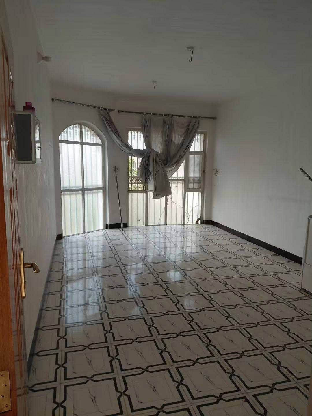دار للايـــــ🏠ـــــجار الموقع حله الجمعيه خلف مطعم فوانيس

مساحة البيت 200م طابقين 

يحتوي على ٣غرف نوم وصاله وكلدور ومطبخ ومجمع صحيات 

الأرضيه مرمر الواجهه مرمر 

كراج سياره وحديقه 

بدل الايجار مليون 

الاستفسار اتصال على الرقم التالي 

***********
***********
مكتب سديم الهندسي /حي الصحة شارع الكورنيش
