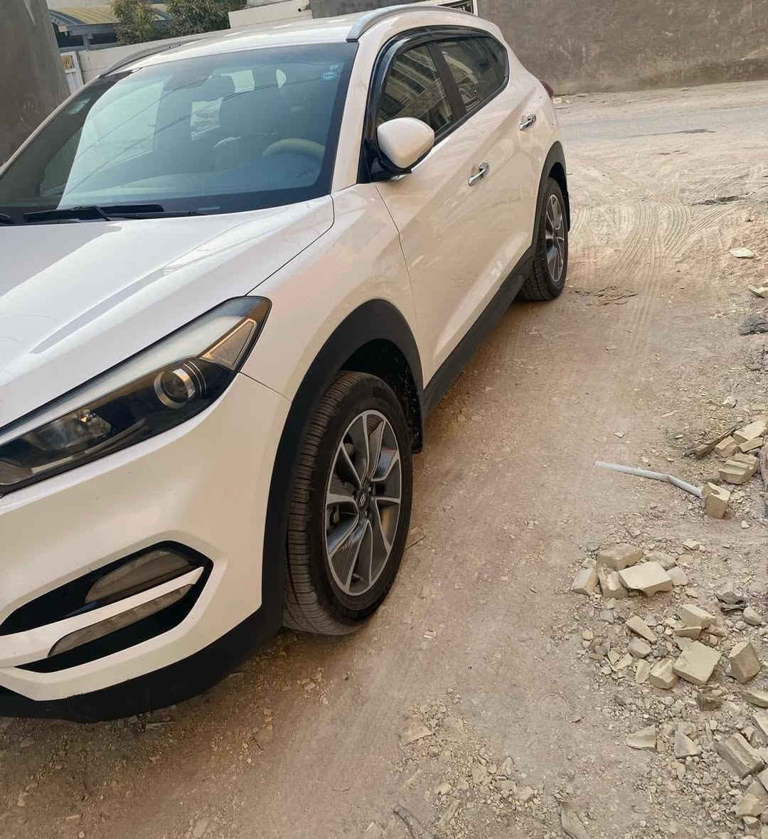 توسان موديل ١٨ خليجيه كفاله من الصبغ التبديل فقط بارد موضح بالسونار رقم سليمانيه ماشيه١٢٣الف
السعر ١٧٥ اوبيه مجال الاتصال فقط ***********
