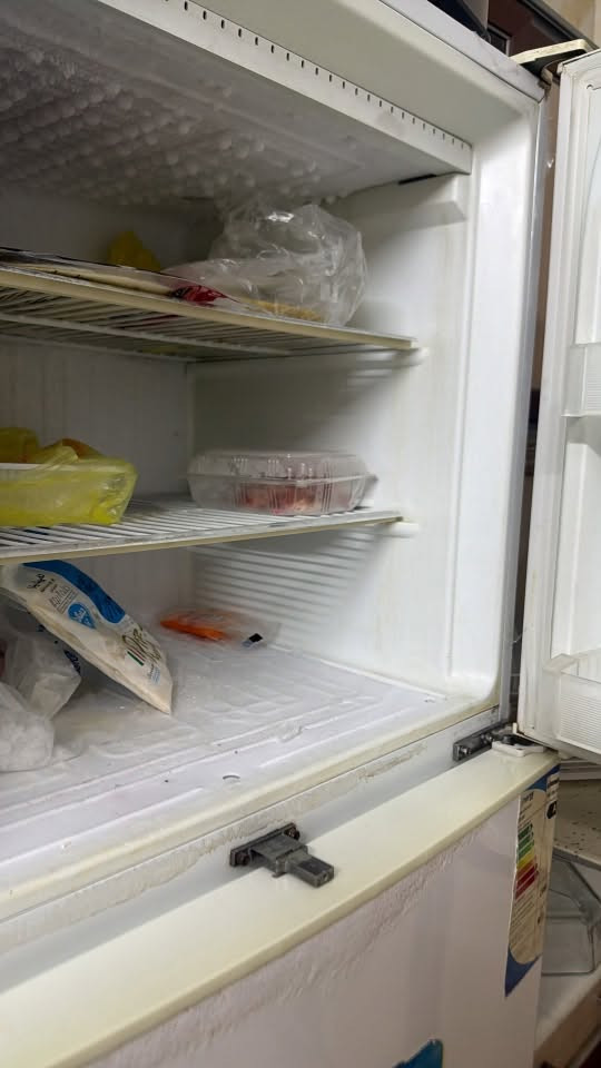 ثلاجه ومجمده للبيع شرط اي عيب مابي 
سعر الثلاجه 100 الف وبيها مجال 
وسعر المجمده 80 الف وبيها مجال 
***********
العنوان حي الخظراء
