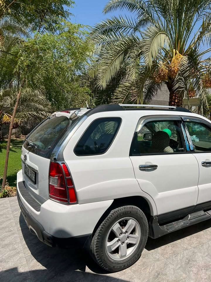 كيا سبورتج ٢٠٠٩ كير محرك مكفولات خليجي بااسمي على ايد وحده رقم ديالى فور ويل محرك ٢٠٠٠
سعرها ١١٥ وبيه مجال بيه باب الخلفي مصبوغه نص منها واشويه من البنيد للاستفار هذا اكثر اتصل 
***********
