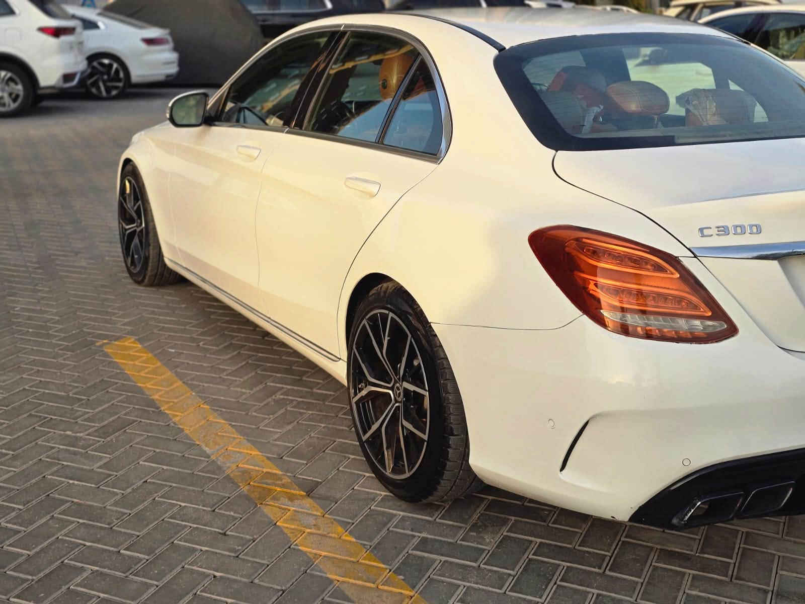 السلام عليكم 
للبيع c300 2018 وارد امريكي 
المواصفات تقريبا فول عدا الدبل ماوس 
حادثها الصندوق والجاملغات الخلفيه الباقي مكفول 
الحوض بي تصليح فقط بدون كص او صبغ  وصور الحادث مرفقه بالمنشور  ورقم الشاصي 
محرك السياره مجفت كامل جديد درجه اولى وبعده تحت الضمان يم شركه برابوس ومسويلها ادامه كامله 
امبدله دعاميه AMG  ووياله وتايرات جدد مال الشكل 
الجديد الداخل البلاد جلد اسود ومغير بدبي للاحمر 
رقم اربيل باسمي الهزه منتهيه  تحويل فقط 
السعر 18000$ وبيها مجال جدا بسيط 
مكانها بغداد حي الجهاد
***********

نص مكتوب في الصور:
- Mercedes-Benz C 300 2018 White 2.0L 4 vin: 55SWF4JB0JU253935 Final bid: $14800