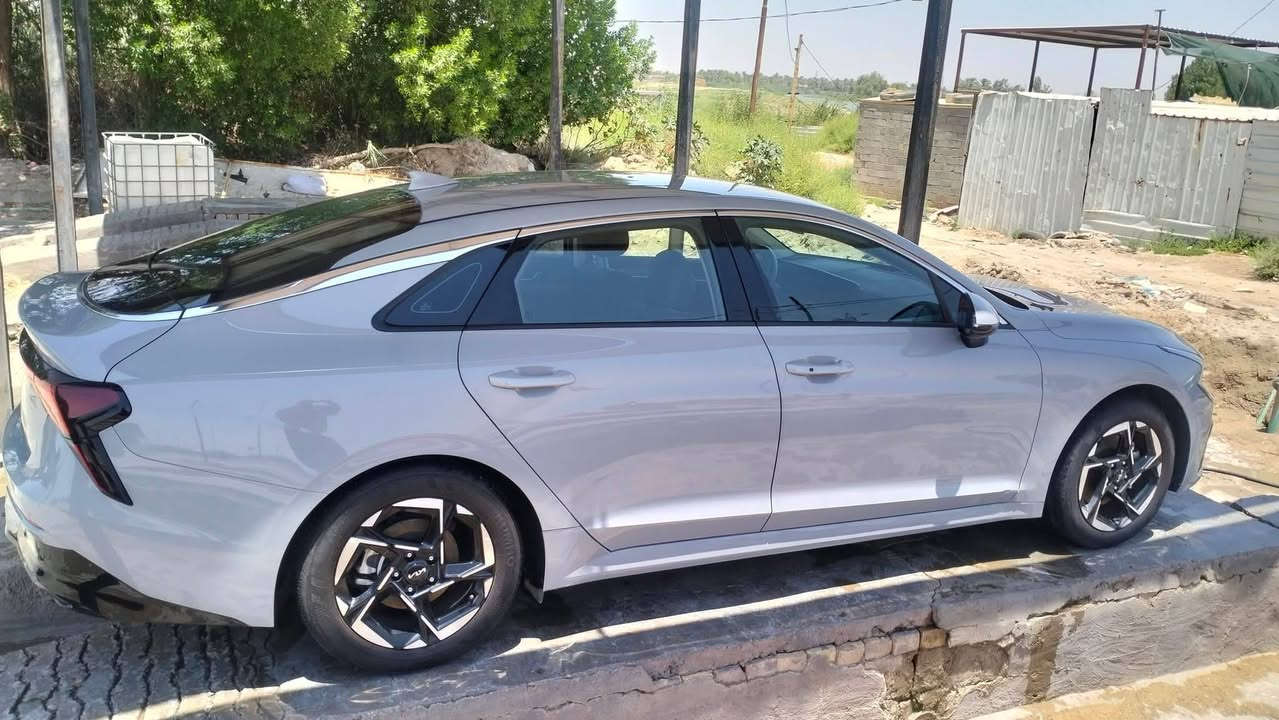 للبيع K5 موديل 2025
او مراوس

وارد كوري غاز فقط خط واحد

اصل

لون اسمنتي مميز

رقم بغداد بسمي

مكاني ديوانية

السيارة كفالة عامة 

السيارة فول مواصفات

قمارة حديد

 المواصفات

1- گير ماوس

2- درايف مود وضعيات قيادة

3- سايد بريك بصمة مع خاصية الاتو هولد

4- تشغيل عن بعد

5- خاصية الجنطة الذكية

6- خاصية رفع زجاج النوافذ

بعد قفل الابواب

7- تشغيل ذكي ودخول ذكي

( البصمة)

8- شاشة كبيرة فول مواصفات

مع GBS واندرويد اوتو

9-- اريل زعنفة

10- كامرة خلفية مع الاحساس الخلفي

11- لايت امامي لد

12- بگلايت لد خلفي

13- تبريد شاشة لمس

14- خاصية تنقية الهواء من الفايروسات والبكتريا

15- رادار امامي مع خاصية البريك قيادة شبه ذاتيه

16- رادار خلفي مع خاصية التوقف

والتنبيه الجانبي يمين ويسار

17- كرسي كهرباء امامي

18- تبريد وتدفئة الكراسي الامامية

19- تدفئة المقود

20- نظام الخروج عن المسار

21- تنبيه النقط العمياء 

22-  تبريد خلفي 

23-- سستم ايرباك كامل عدد(9) ايرباك 

24-- الاوامر الصوتية 

25-- كراسي جلد 

26-- نظام مانع الانزلاق

27-- مرايا الجانبية كهرباء قابلة للطي 

28-- مقود جلد حياكة

29-- المرأة الداخلية تعتيم ذاتي 

30/ جهاز انذار 

31/ حساس امامي

32/ تدفئة الكراسي الخلفية 

هاي ابرز المواصفات الموجودة

السيارة داخلة على الكمرگ الجديد

 السعر 225

الاستفسار الاتصال 

***********

بي واتساب
