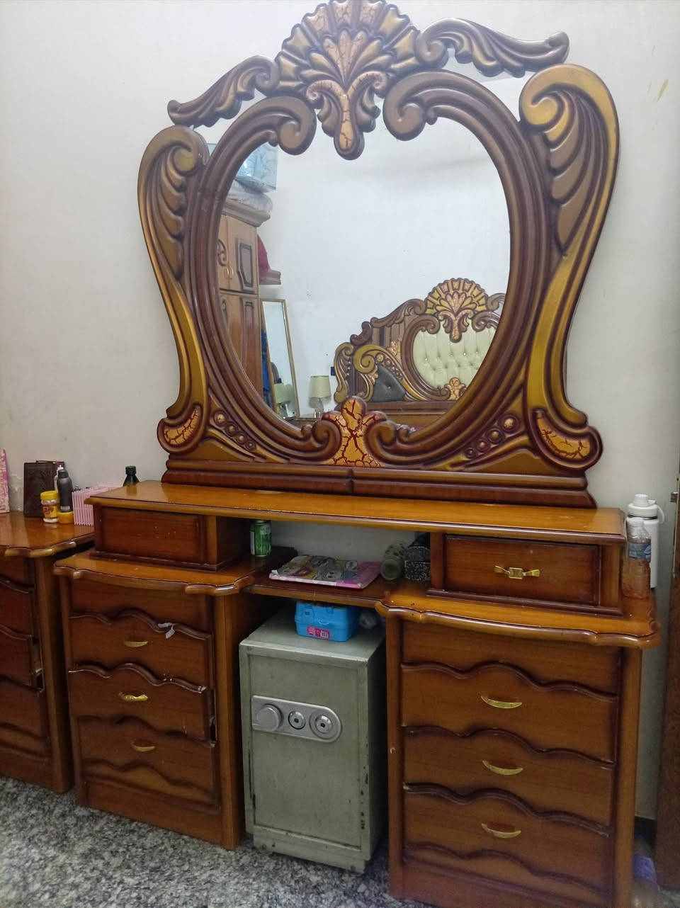 غرفه صاج كنتور وزاويه مرايه ميز تواليت ميز مفرد جربايه ثنين ميز صغيره السعر 750 وبيهه مجال
غرفه تركيه كنتور ميز تواليت ثنين سرير واحد ميز صغير السعر 350 وبيهه مجال العنوان بغداد بلديات للاتصال ***********
