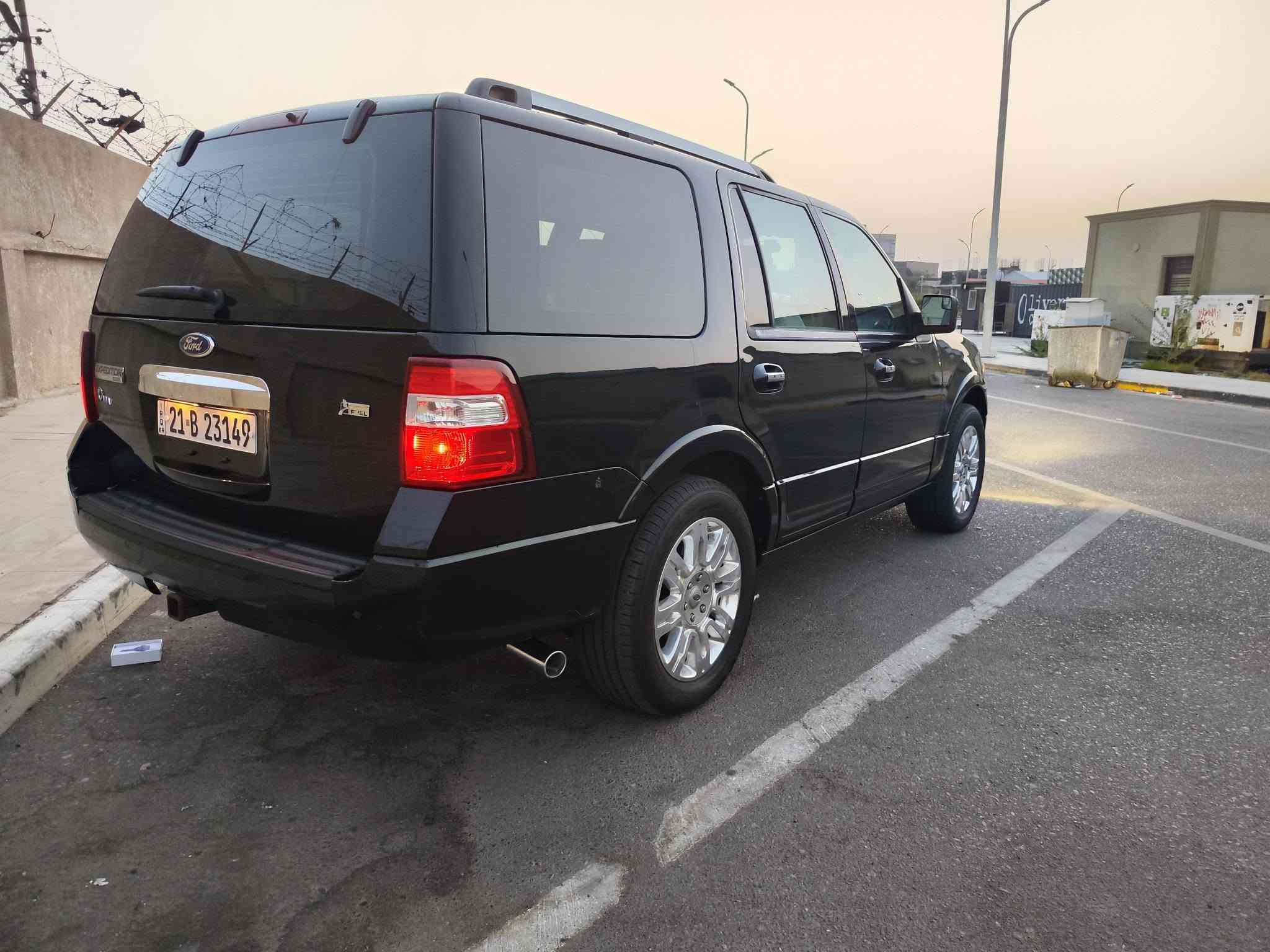 Ford Expdition Limited فورد اكسبيدشين فول
﷽

Ford Expdition Limited 

وارد خليجي شركة نيفا مكفولة كفالة عامة حتى الدعاميات، بيها بس مكان بارد كلش بسيط

موديل:2014

مكينة: V8 5.4L 

ماشية: 97 الف حقيقي

المواصفات 
:- سلايد 
:- كشنات جلد حاليا بيها تلبيس أصلي مال اكسبيدشين 
:- دوسات كهرباء 
:- فور ويل 4×4
:- 7 راكب  
:- كاميرا 
:- صندوق كهرباء 
:- كشنات كهرباء + خزن
:-كشنات الخليفة كهربائية + مري
:- كشنات تدفئة + تبريد 
:- رمز باب
:- 3 قطع تبريد مركزي
:- تحديد سرعة 
وبعد المواصفات المعروفة 

السيارة جاهزة بدون اي نقص
كير ومحرك السيارة جديدة تخم تاير جديد 

شرط التحويل 
مكان السيارة :- البصرة رقمها سليمانية وصاحبها بل بصرة بشرط التحويل مباشر

السعر / 18,700 يعني 187ورقة
 
للتواصل على هذا الرقم ***********
