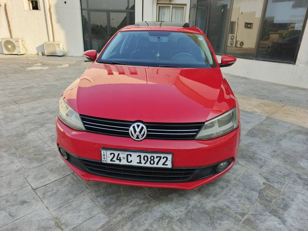 جيتا موديل 2014سياره كلش نضيف بدون صبخ مواصفات فول سليد بصم حساس شاشه كوشين هيتر سعر105هاتف*********** أربيل, العراق
