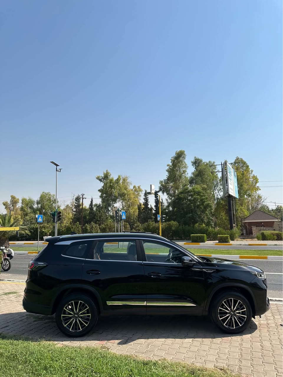 CHERY 390t PRO8 
2023 SHKL NWE 
Zamane sharekay Maya 
30 hazar KM royya 
Cllena be sbuxa sayaraka 
Masafat full 
PANORAMA
4 kamera 
Kushen sardugarm 
Radar gawra 
Sama3a Sony 
Sanduq shaft 
Qapat masafat. 
*********** أربيل, العراق
