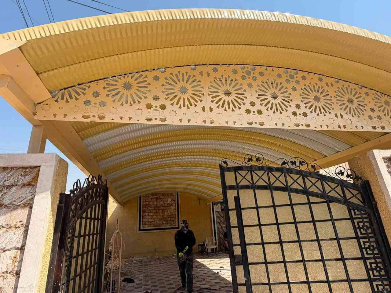 جانب من عملنا في الزعفرانيه وتم انجاز السقيفه ونشكر كادر شركه الفرات ومن ألله التوفيق سعر المتر(23)
***********
***********
