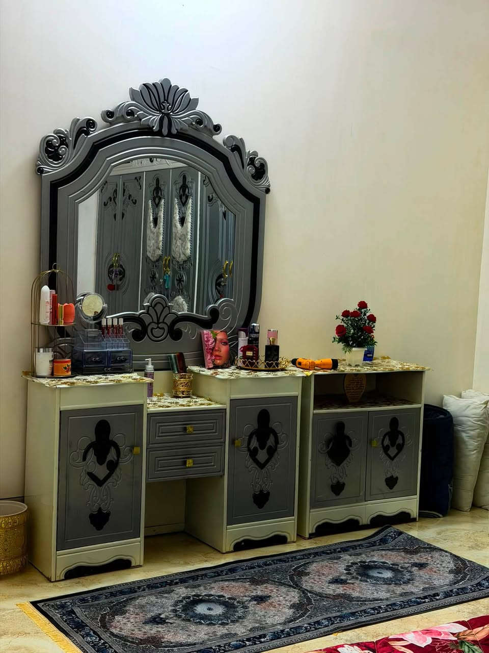 سلام عليكم قرفه اخشاب للبيع صاج عراقي الثقيل قرفه نضيفه صارلها اقل من شهر من اخذتها وسعرها مناسب اني مآخذها ب مليون ونص أريدها ب 800وبيها مجال مكاني تكريت الديوم ***********
