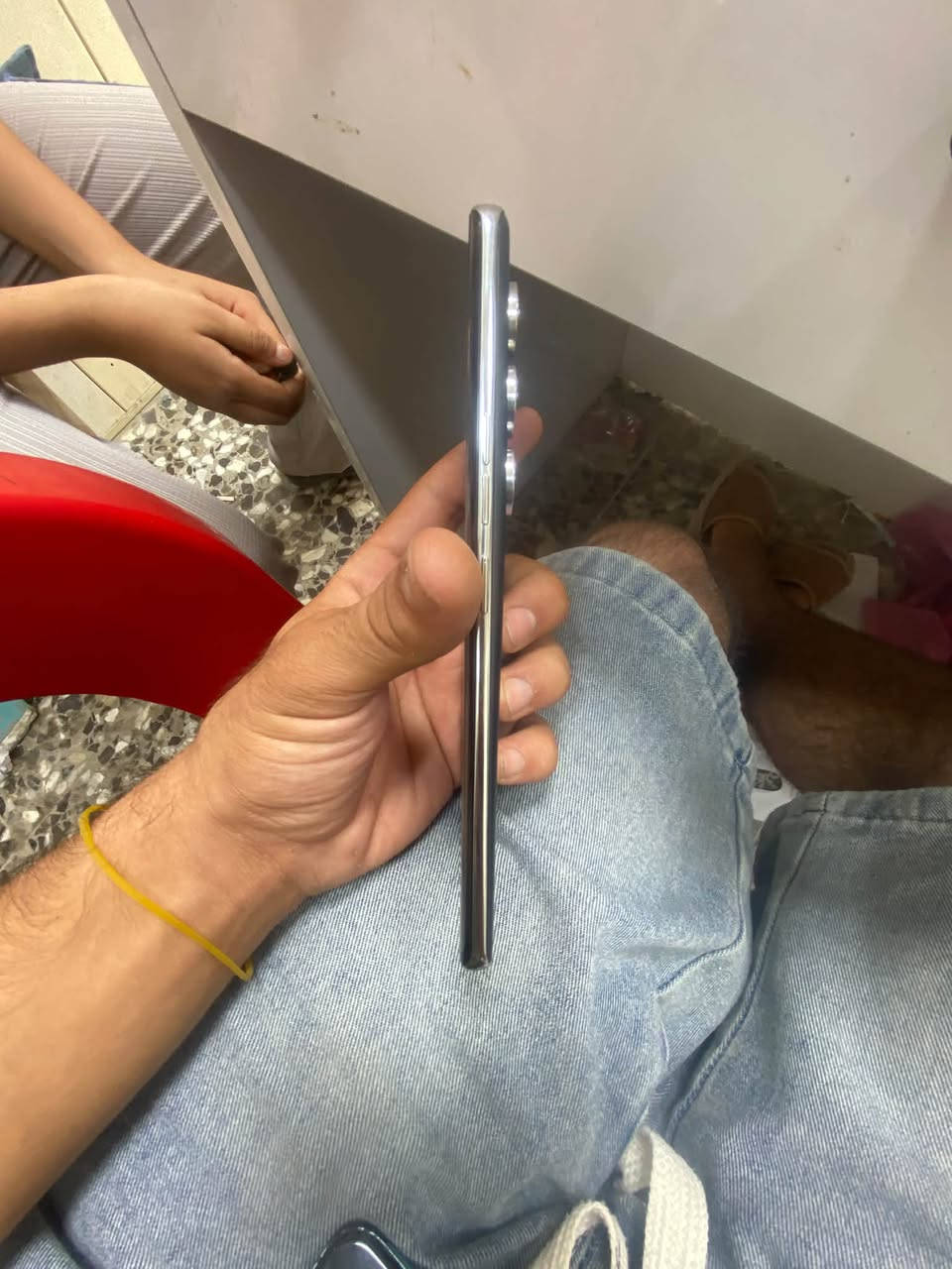 تكنو كامون أربعين برو فايف جي 
نضيف جدا بي بس هاي النقطه الي بل شاشه
٢٠٠وبي مجال

***********
