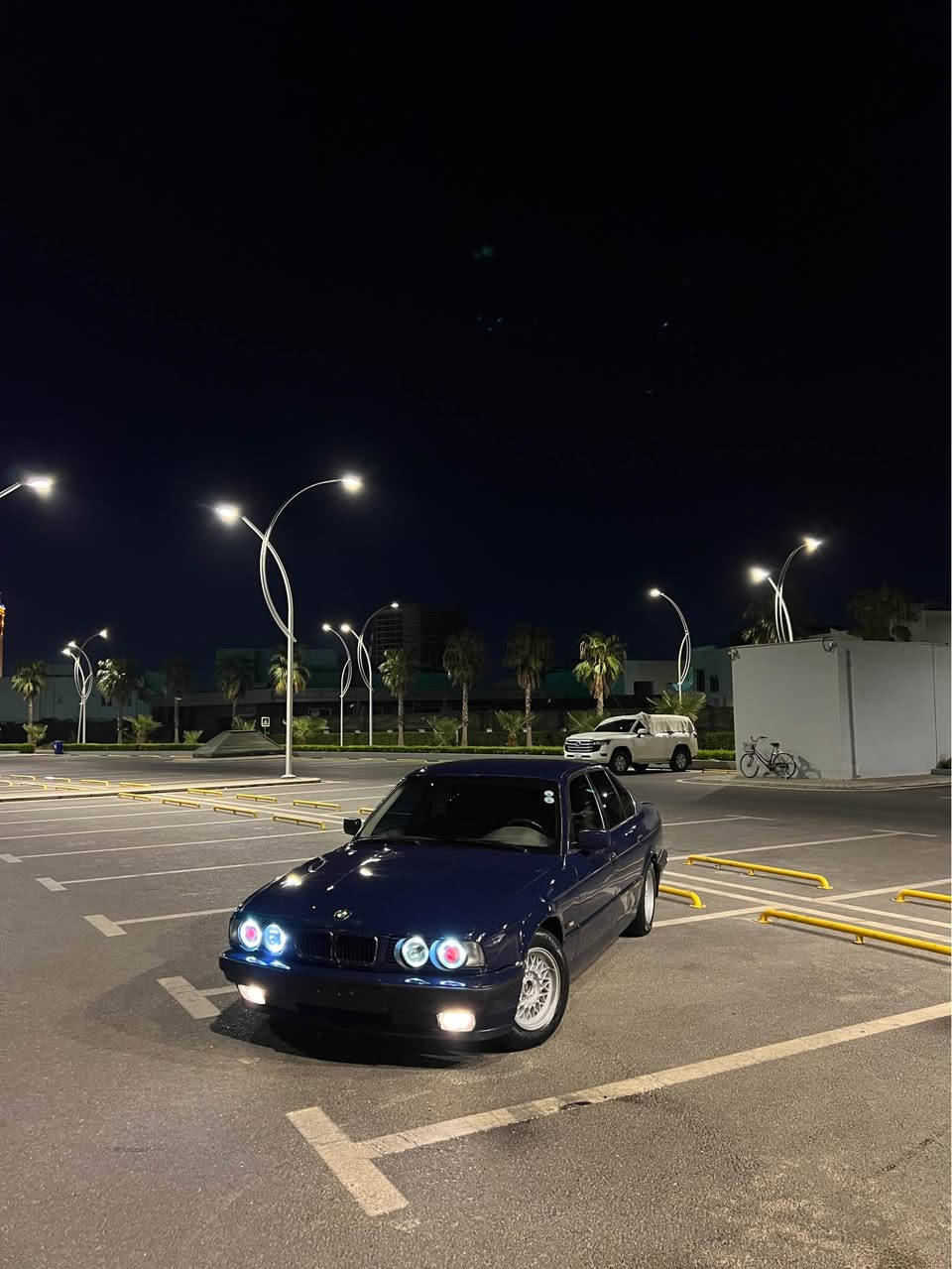 BMW 1990.  520
ره نگ نيلي 
تبريد 
گير عادي
گير مه كينه به شه رت 
ويل حه سير
لايت هه مووي تازه گؤريتم
بگلايتى تازه م لؤ به ستايه ناو كارتؤن خوم ده رم كردوه
هيج ليدرانيكى نيه په مپه لؤ جوانى 
سه ياره كه هه تابلي جوانه و بيكيشه يه 
ته قه و ره قه به شه رت تازه هه موو ژيره وه م گؤرينه كامل بيلادم به ستايه 
فحس و هه زه ى تازه بؤم كردوه 
سه ياره ره قه م اربيل ره قه م تازه يه باريك 
سعر $48وه ره قه مه جال $💰💵

***********  واتسئاب كوره ك 

BMW 1990  (520) 

لؤن.  نيلي
تبريد 
گير عادي 
گير محرك كهربائي كلشي بشه رت
ره قه م هه زه سه نه ويه كول جديد 
سه در كامل جديد بيلاديي
لايتات بگلايتات كامل جديد 
سياره بدون زه ره ر بدون حادث  به س سبوغ جه ماليه
سياره مابي نه قس به شه رت 
سعر سياره ٤٨ وه ره قه مه جال قه ليل 💵💰

ره قه م ساحب سياره *********** واتسئاب كوره ك أربيل, العراق
