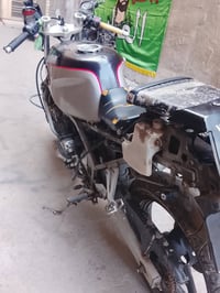الاسم:Yamaha FZR 0 (جيل الـ Genesis). بيها اوراق دراجه تشتغل ومرات اله...