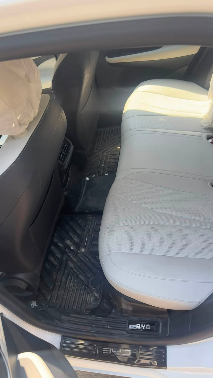 سيل فايف زيرو ماشية فقط 120 كيلو بانزين فقط كامل ملحقات بصمة وكارت ولوحات وسنوية ارضيات حوضيه ودوسات جانبية بيها ملاحضات بسيطة موضحه بل صوره بلدعامية الامامية 
سعرها 20200 وبيها مجال 
مكاني بغداد
***********
