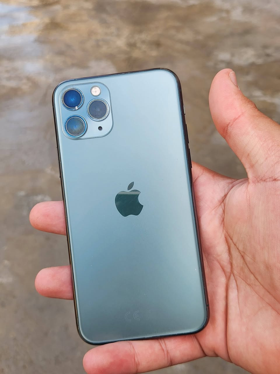 ايفون 11 برو
جهاز مرتب 
مبدل بي شاشه 
ومبدل بطاريه البطاريه 69
الجهاز طلبين عليه 180 
رقم التوصل ***********

نص مكتوب في الصور:
- ٠٣:٠٠
- حالة البطارية والشحن
- رسالة مهمة حول البطارية
- حالة بطاريتك متدنية جدًا. يمكن أن يبدل أحد مزودي خدمة Apple المعتمَدين البطارية لاستعادة الأداء والطاقة القصويين.
- العثور على خيارات الخدمة...
- الحد الأقصى للقدرة
- ٦٩٪
- هذا قياس لقدرة البطارية مقارنة بقدرتها عندما كانت جديدة. قد تتسبب القدرة المنخفضة بتقليل ساعات الاستخدام بين عملية الشحن والأخرى.
- أقصى قدرة للأداء
- ستساعد الأنظمة المضمنة في النظام والمكونات في تخفيف آثار الأداء التي قد تلاحظها أثناء التقدم الكيميائي في عمر بطارية iPhone.
- شحن البطارية المحسن
- للحد من استنزاف عمر البطارية، يتعلم الـ iPhone من عادات الشحن اليومية، بحيث ينتظر ولا يتجاوز ٨٠٪ حتى يحين موعد حاجتك إلى استخدامه.
- القطع والخدمة تجمع Apple سجل تاريخ القطع والخدمة، وهذا السجل يعرض معلومات عن هذا الـ iPhone وحالته وتفاصيل إصلاحه. معرفة المزيد... سجل تاريخ الخدمة البطارية الخدمة الشاشة غير معروف مشكلة بصمة الوجه