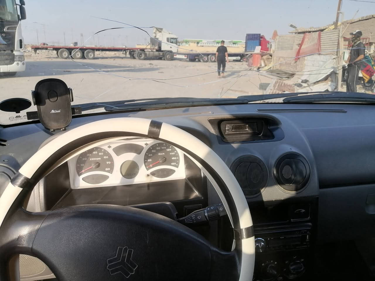 سايبا12خصوصي رقم بصره مشروع وطني سنويه منتهيه راعيها الشرعي يمي وعندي مستمسكاته ورقه وعنوانه يريد تحويل كير ومكينه كفاله حداديه جديده تخم تاير ابوالخط كهربايات كلها جاهزه اشاير لد نوزلات وفيت بم جدد دواخل حلوة ونضيفه بديها حلو مابي خياس  السعر 25$ مكاني البصرة الزبير ***********واتساب او اتصال
