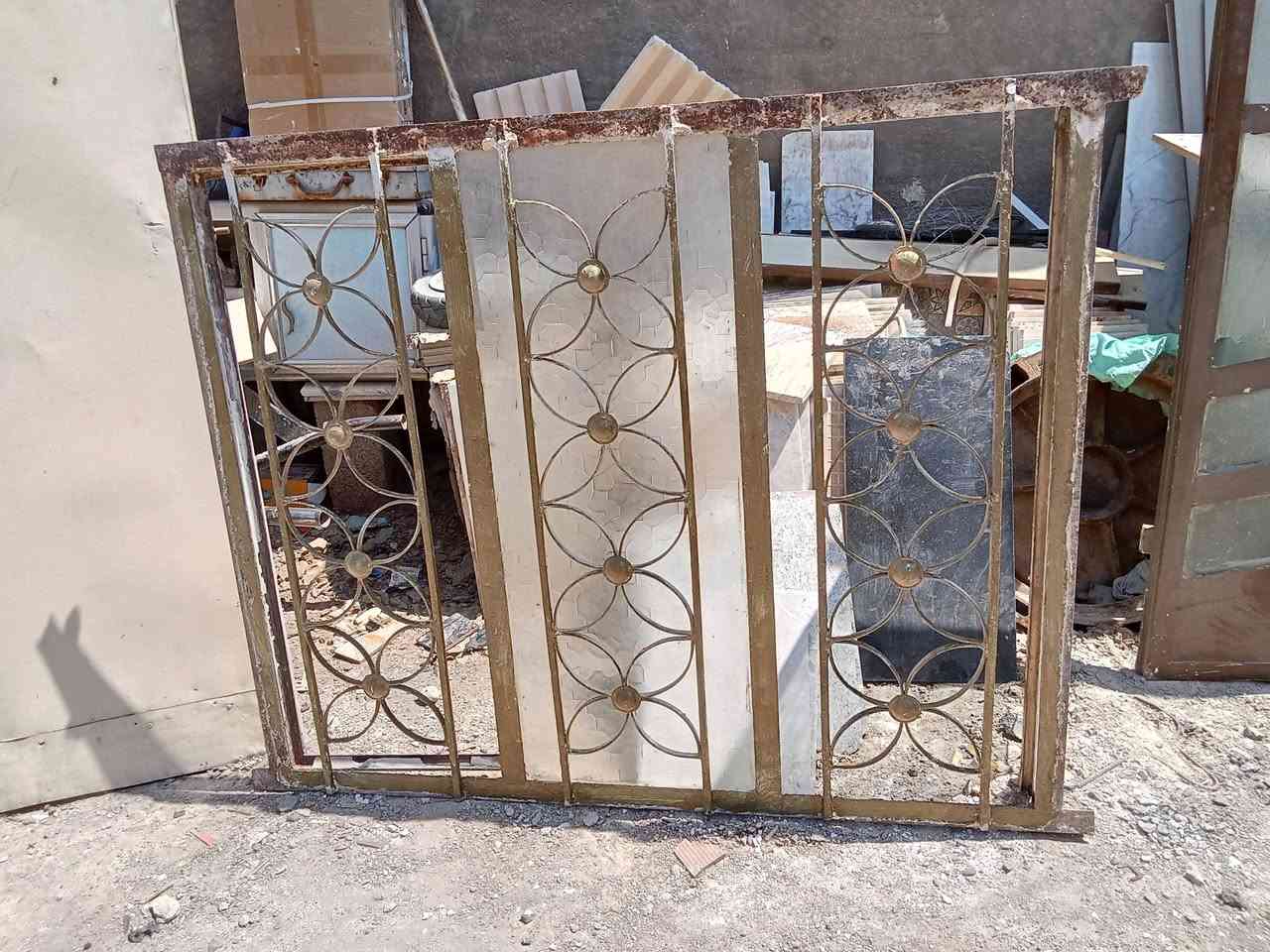 السلام عليكم بيبان 3 وشباك للبيع مكاني بغداد حي التراث رقم ***********
