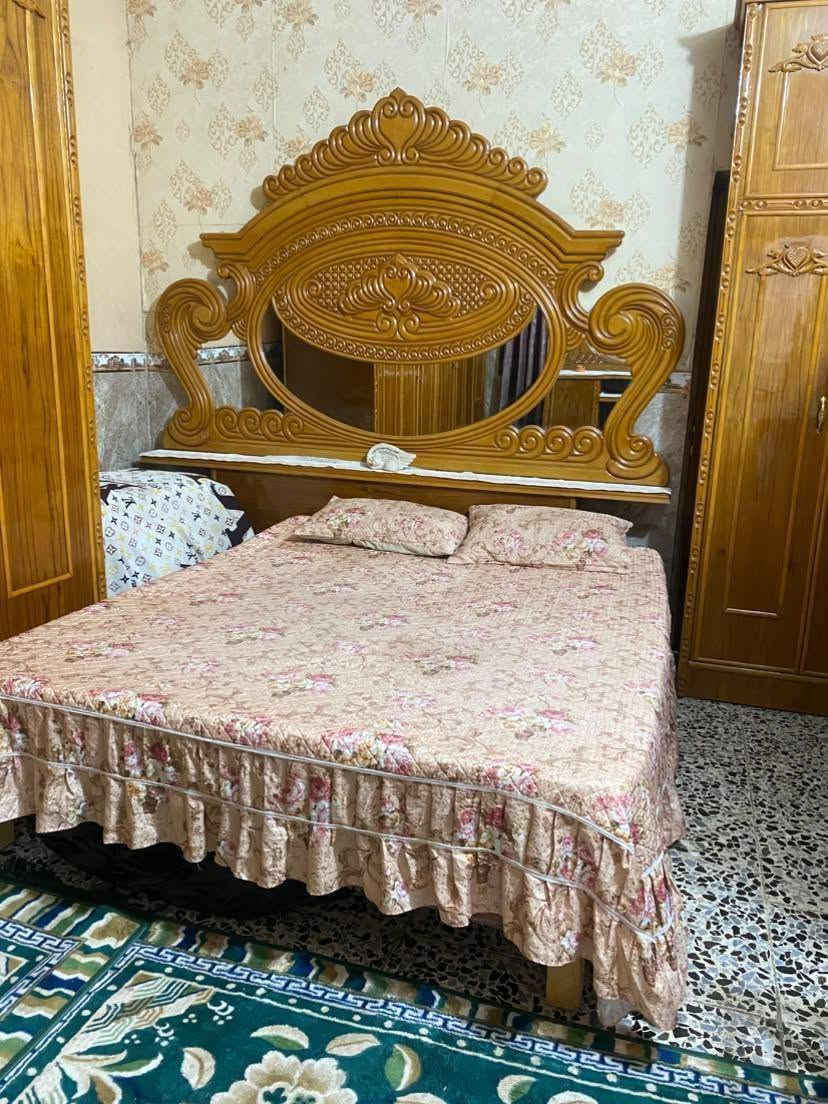 غرفة نوم مستعملة نجارة الصالحية وجه 5 ملم داخل 4 ملم غرفة جديدة احلة من الصورة *********** يوجد واتساب مكاني جسر ديالى الجديد
