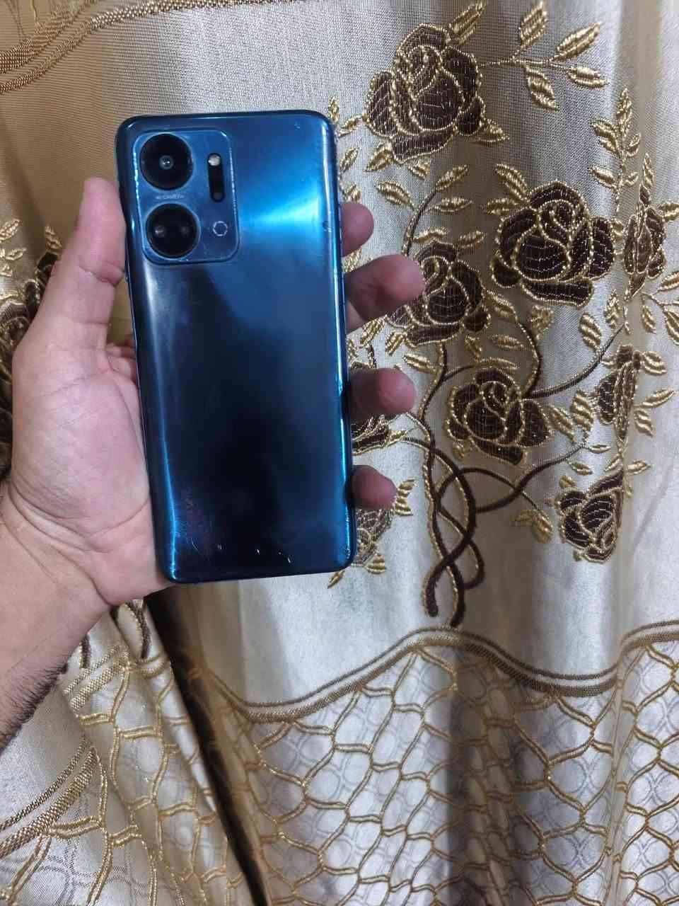 سلام عليكم جهاز للبيع ب ٩٠ وبي مجال 
هونر X7a ذاكرة 128 نضيف مبدل شاشه اصليه وكاله بصمه جانبيه فقط السماعه مالته شويه تخن للبيع مكاني حله شارع 60مقابيل حمورابي السياحيه
