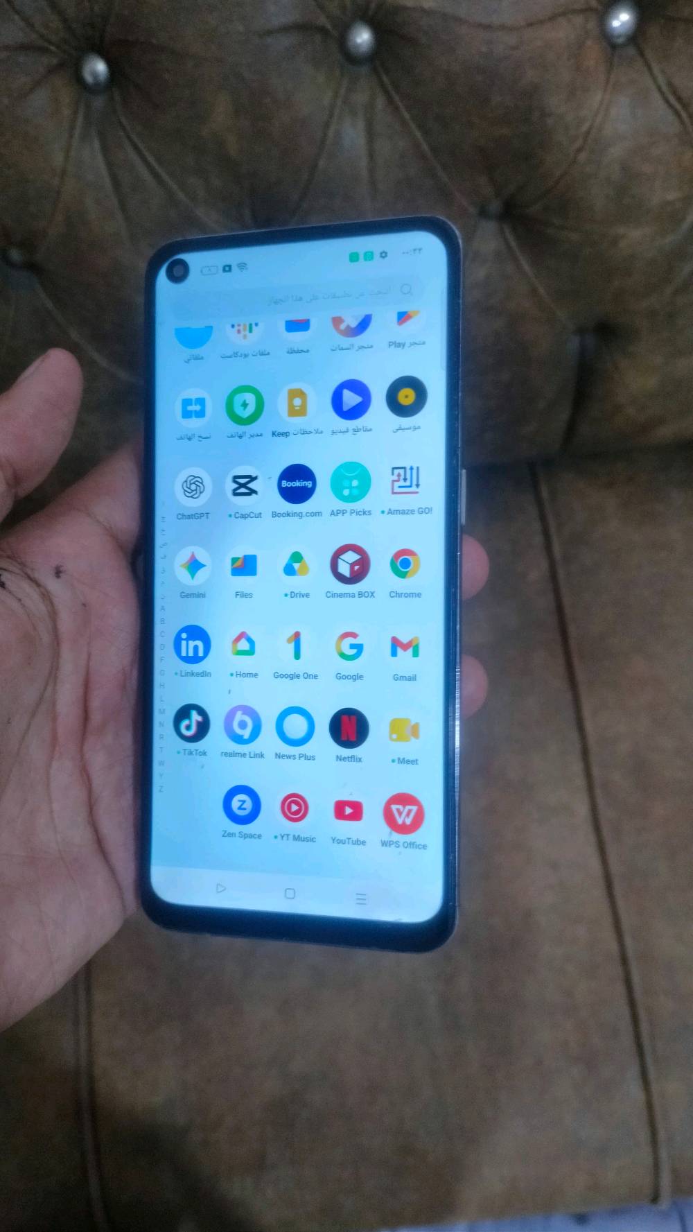 لبيع: Realme GT Master Edition (256GB / 8GB RAM)
​المواصفات:
​الذاكرة: 256 جيجابايت.
​الرام: 8 جيجابايت.
​المعالج: Snapdragon 778G (سريع للألعاب والتصفح).
​توضيح حالة الجهاز بكل أمانة:
​الجهاز شغال طبيعي (سماعات السبيكر الخارجية وسماعة المكالمات والكاميرات والشحن كله ممتاز).
​منفذ السماعة السلكية (الجك) يشكل/ما يلقط ثابت (الحل استخدام سماعات بلوتوث أو تحويلة Type-C).
​الشاشة مبدلة تجارية (ألوانها جيدة، والبصمة متوقفة).
​الظهر فيه كسور خفيفة وفطر يم السماعة (النظافة العامة 70%).
​ممتاز كجهاز ثانوي، للألعاب، أو للاستخدام اليومي.
​السعر 110
​المكان: [بغداد
التواصل: خاص أو واتساب [رقم هاتفك].
