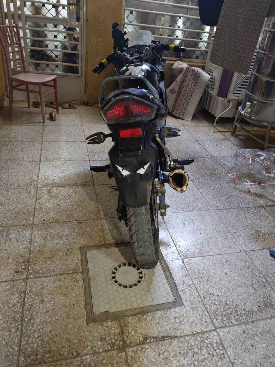 السلام عليكم للبيع دراجة بطح اخذتها شلع دين اريد ابيعها اسمها هوندا كلشي شغال بيها بس اوراق ضايعات و اكفلك تاخذة من البيت اريد امراوس دراجة حسب الاتفاق السعر ٨٥٠ و خادم مكاني بغداد الحسينية مال راشدية *********** بي وتساب اترجاكم بس شراي يطبلي و خادم
