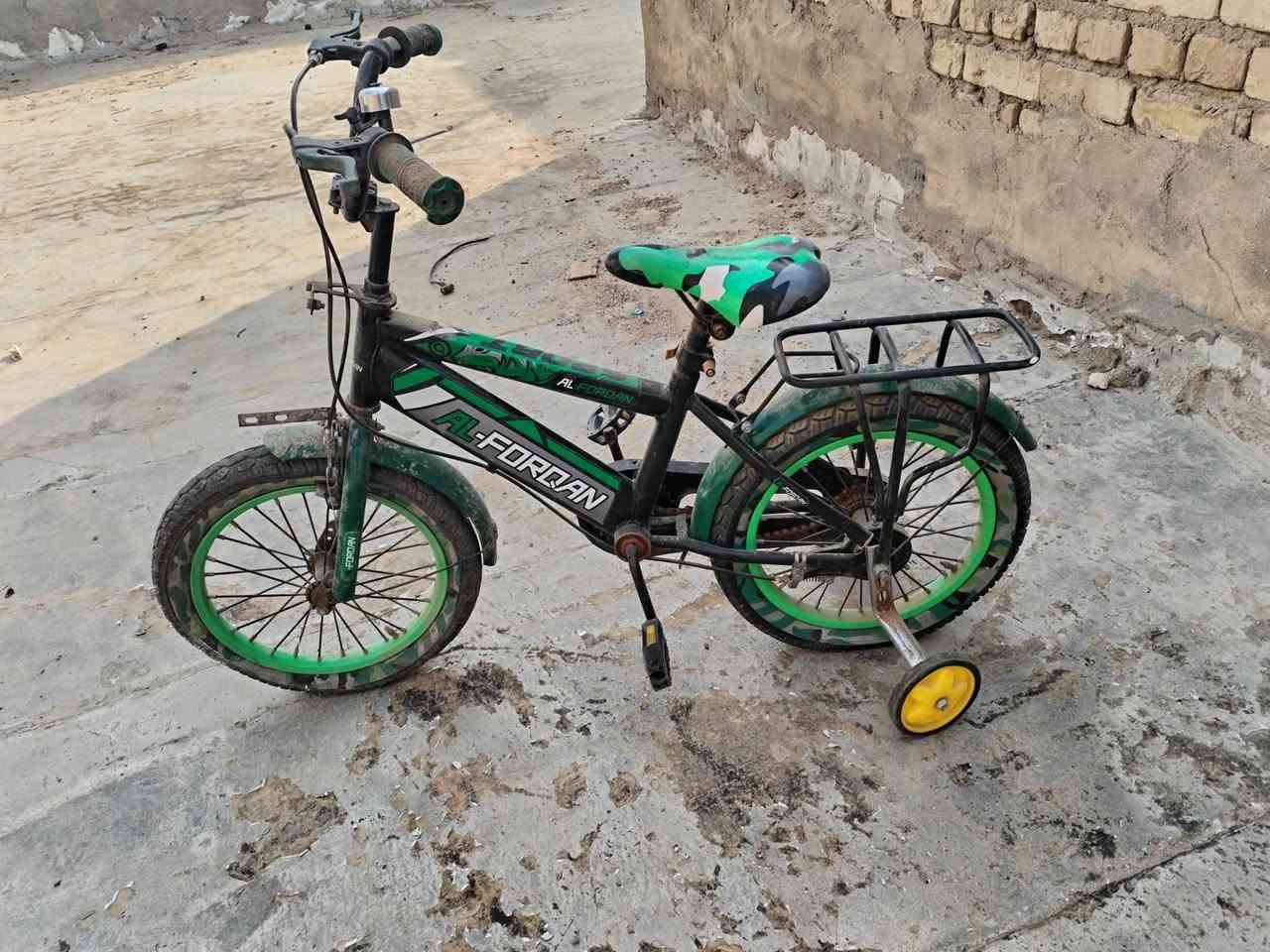 بيسكل أطفال للبيع
سعر // 50🚲🚲 وبيه مجال 
عوزه فقط تيرات
***********
